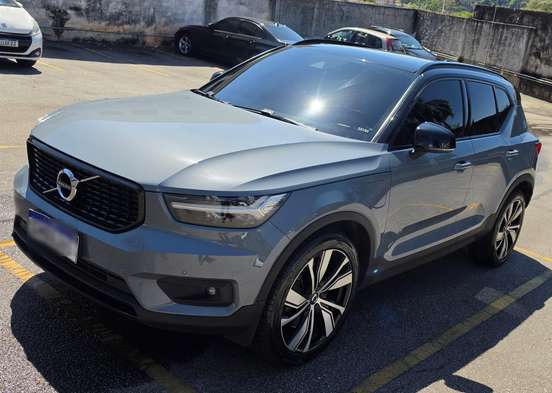 VOLVO-XC40-2021