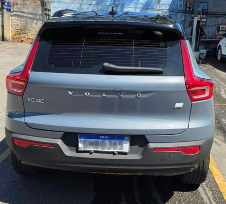 VOLVO-XC40-2021