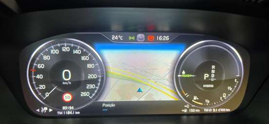 VOLVO-XC40-2021
