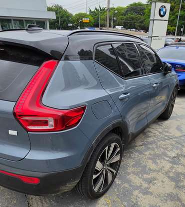 VOLVO-XC40-2021