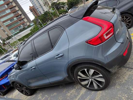 VOLVO-XC40-2021