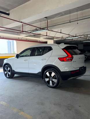 VOLVO-XC40-2019