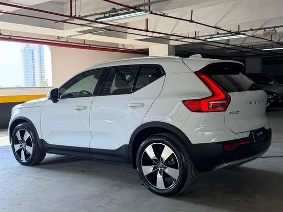 VOLVO-XC40-2.0 T5 GASOLINA MOMENTUM AWD GEARTRONIC VOLVO-XC40-2019