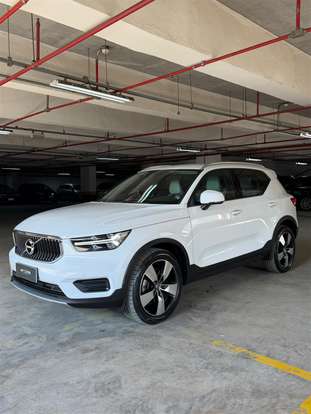 VOLVO-XC40-2019