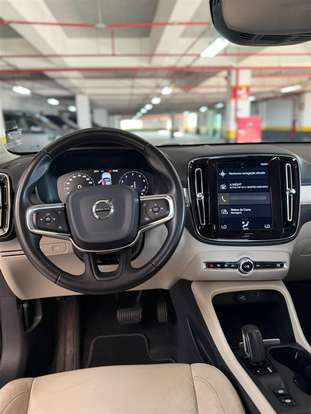 VOLVO-XC40-2019