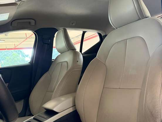 VOLVO-XC40-2.0 T5 GASOLINA MOMENTUM AWD GEARTRONIC VOLVO-XC40-2019