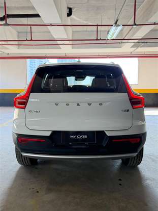 VOLVO-XC40-2019