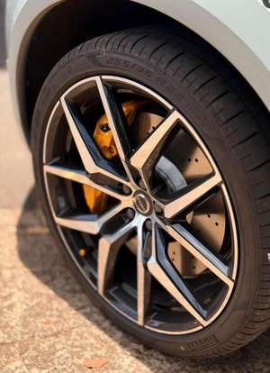 VOLVO-XC60-2025
