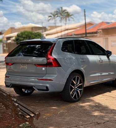 VOLVO-XC60-2025