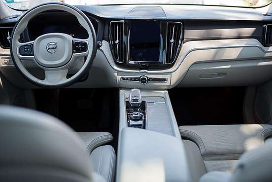 VOLVO-XC60-2022