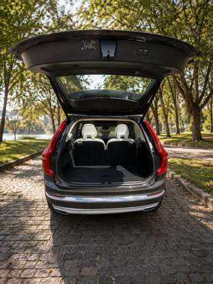 VOLVO-XC90-2019