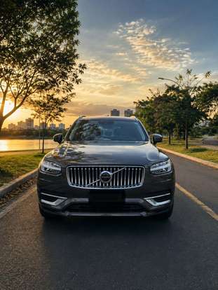VOLVO-XC90-2019