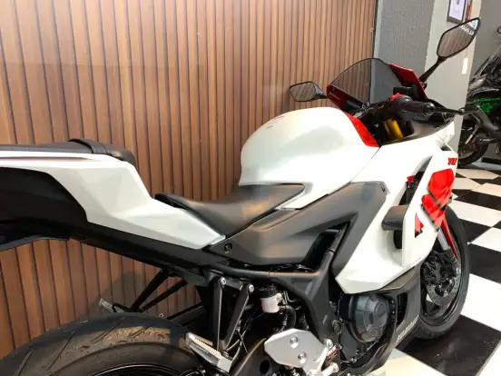 YAMAHA-YZF R3 ABS CONNECTED 70th ANNIVERSARY YAMAHA-YZF R3 ABS CONNECTED 70th ANNIVERSARY-2026