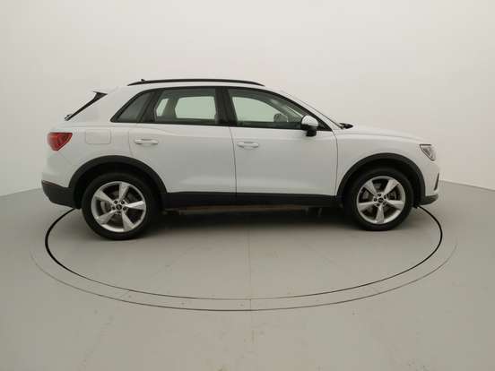 AUDI-Q3-2024