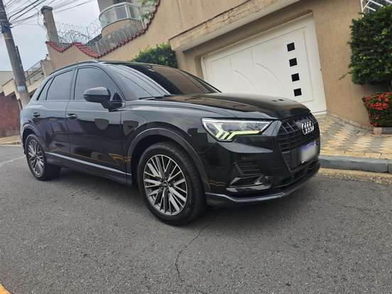 AUDI-Q3-2021