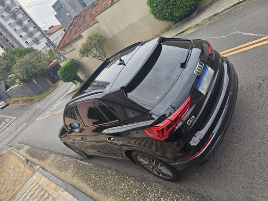 AUDI-Q3-2021