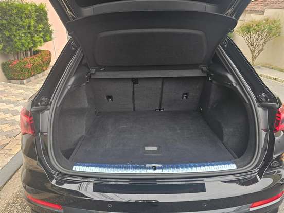 AUDI-Q3-2021