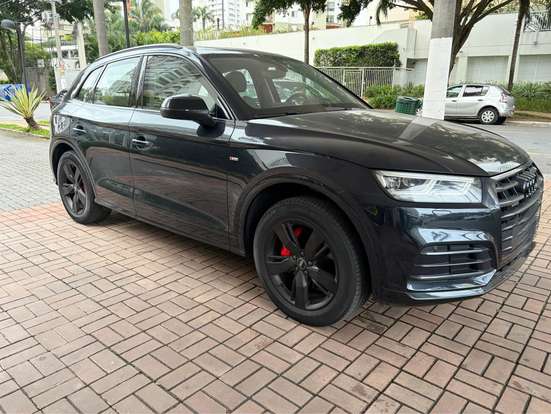 AUDI-Q5-2020