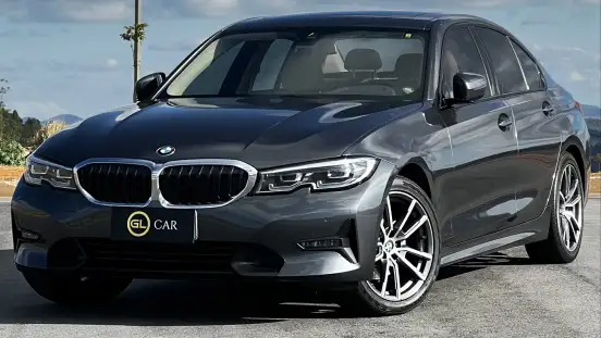 BMW-320i-2020