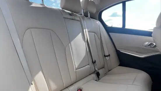 BMW-320i-2020