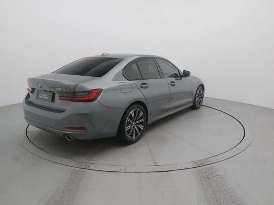 BMW-320i-2022