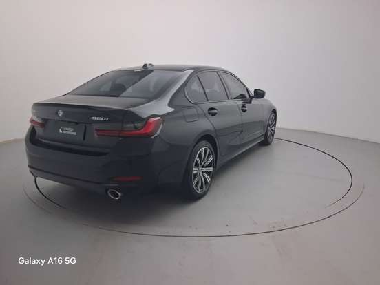 BMW-320i-2022