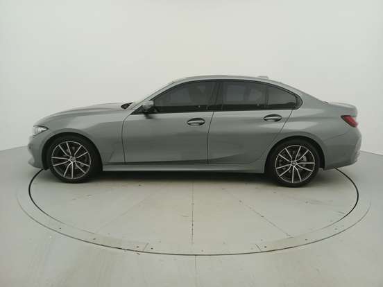 BMW-320i-2022