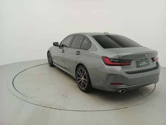 BMW-320i-2022