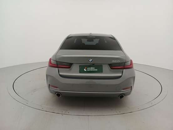 BMW-320i-2022
