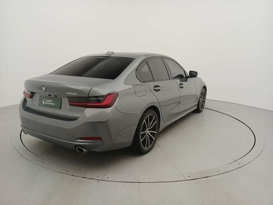 BMW-320i-2022