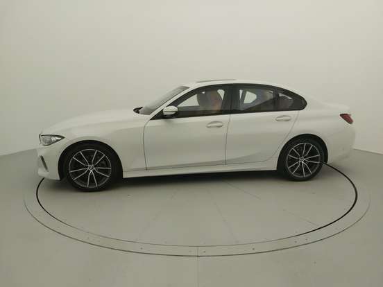 BMW-320i-2022