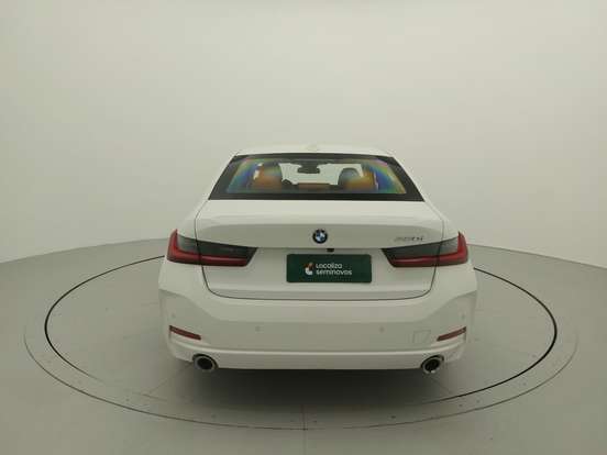 BMW-320i-2022