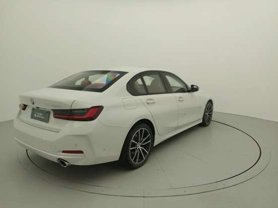 BMW-320i-2022