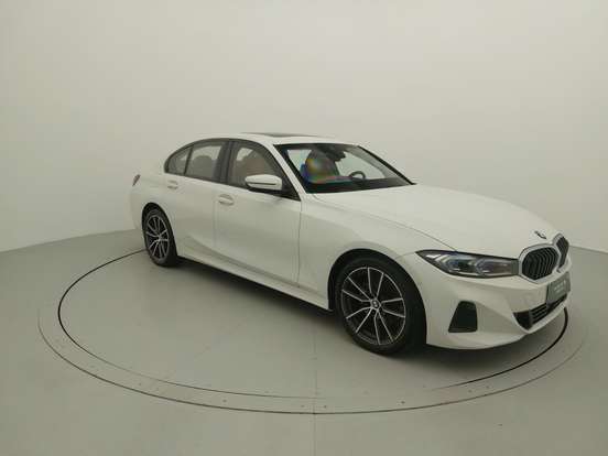 BMW-320i-2022