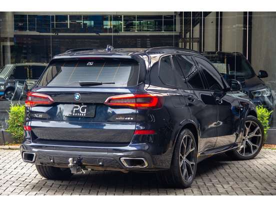 BMW-X5-2021