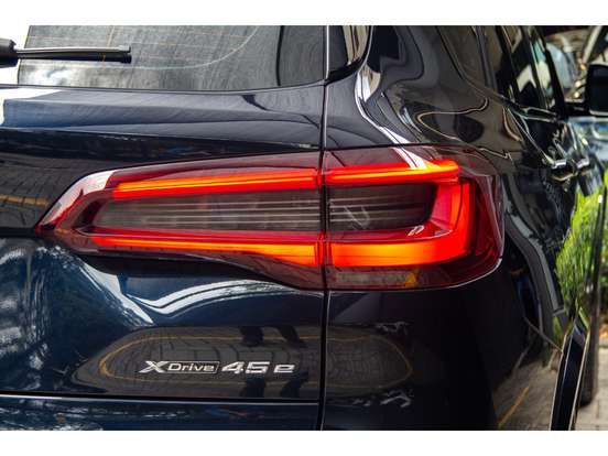 BMW-X5-2021