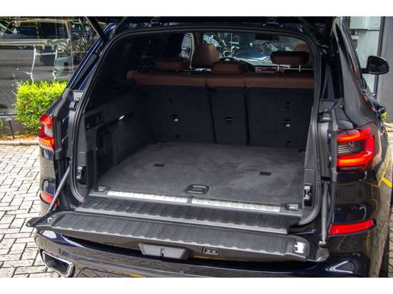 BMW-X5-2021