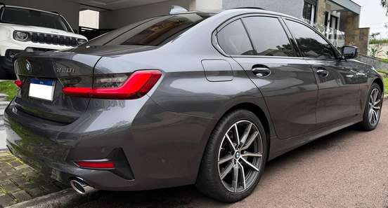 BMW-320i-2019