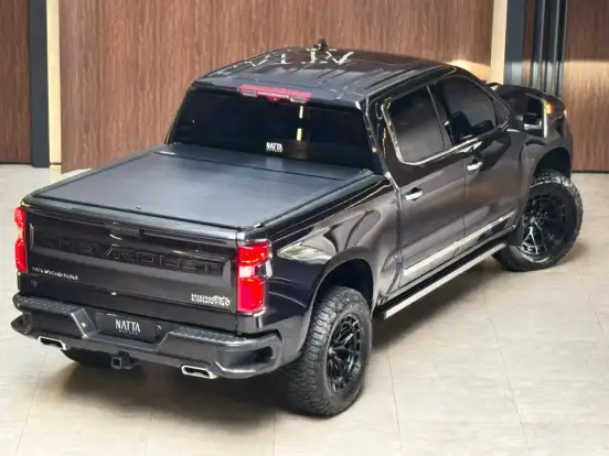 CHEVROLET-SILVERADO-5.3 V8 GASOLINA 1500 HIGH COUNTRY 4X4 AUTOMÁTICO CHEVROLET-SILVERADO-2023