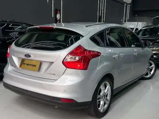 FORD-FOCUS-2.0 SE 16V FLEX 4P POWERSHIFT FORD-FOCUS-2014