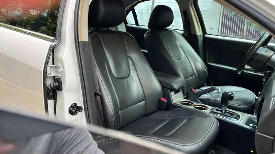 FORD-FUSION-2011