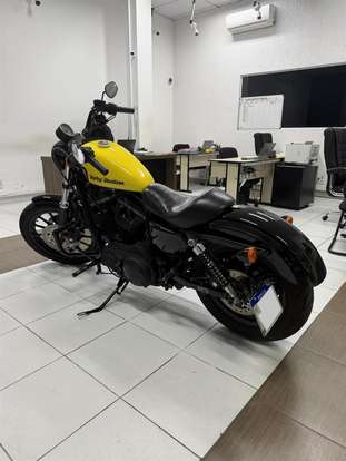 HARLEY-DAVIDSON-SPORTSTER XL 883 R-2011