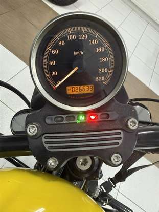 HARLEY-DAVIDSON-SPORTSTER XL 883 R-2011