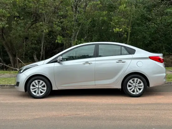 HYUNDAI-HB20S-2017