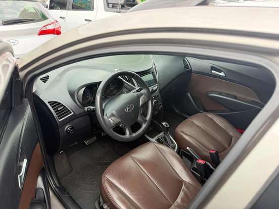HYUNDAI-HB20X-2017
