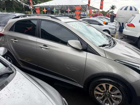 HYUNDAI-HB20X-2017