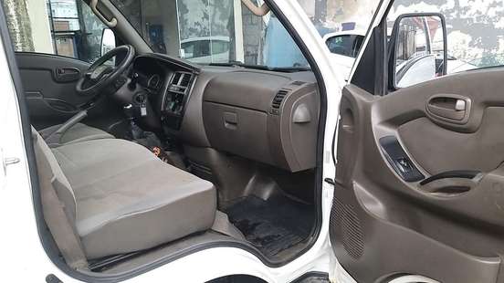 HYUNDAI-HR-2.5 LONGO SEM CAÇAMBA 4X2 16V 130CV TURBO INTERCOOLER DIESEL 2P MANUAL HYUNDAI-HR-2019