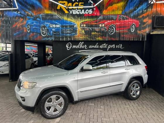 JEEP GRAND CHEROKEE 3.6 LAREDO 4X4 V6 24V GASOLINA 4P AUTOMÁTICO