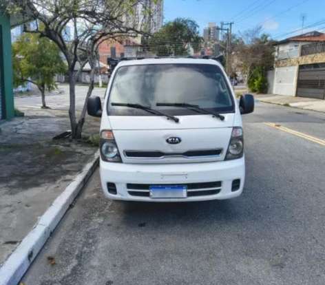 KIA-BONGO-2013