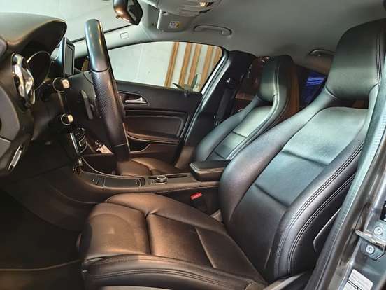 MERCEDES-BENZ-GLA 200-2018